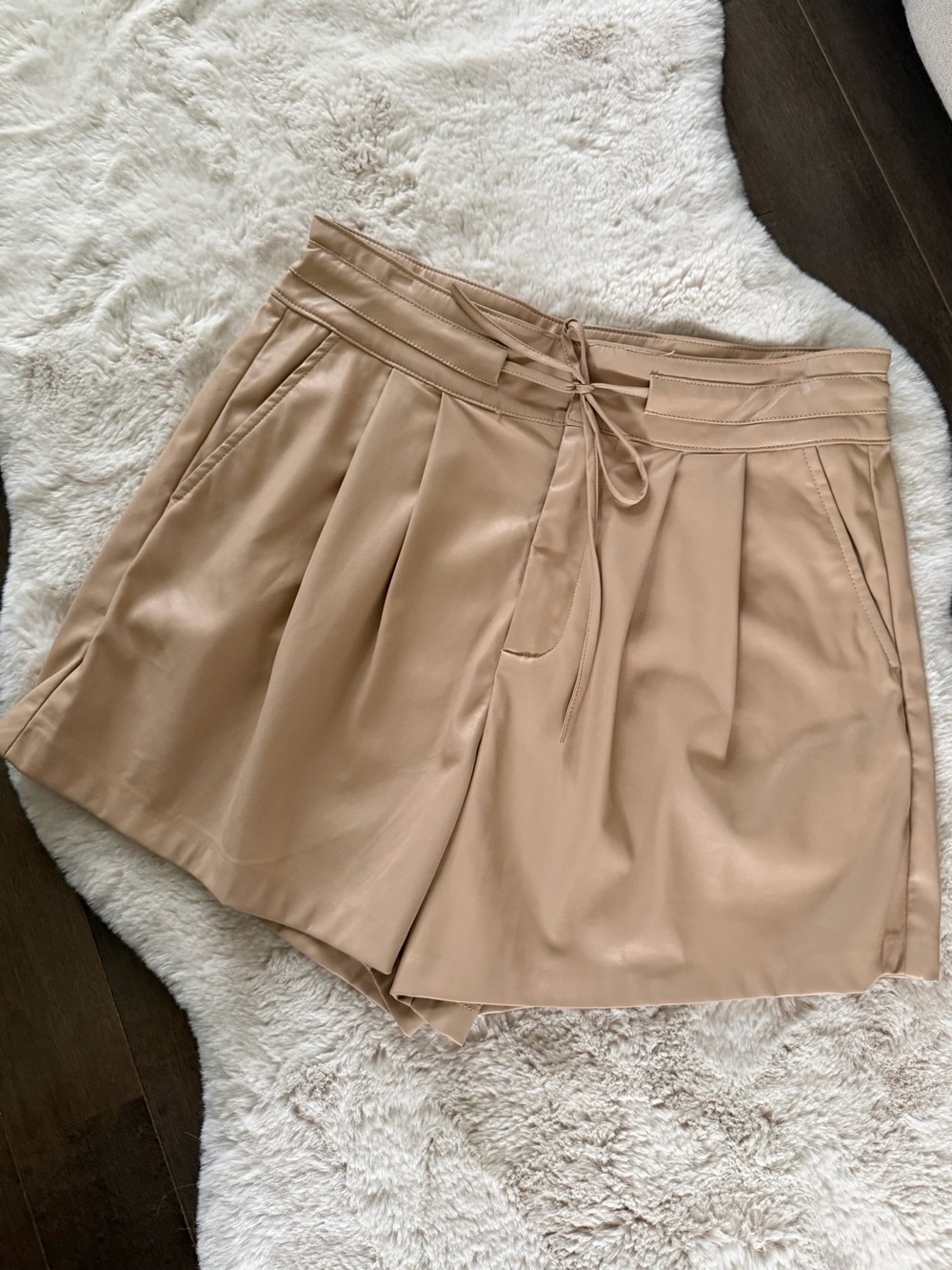 NWOT Blank NYC Cream Faux Leather High-Waist Shorts Size 29